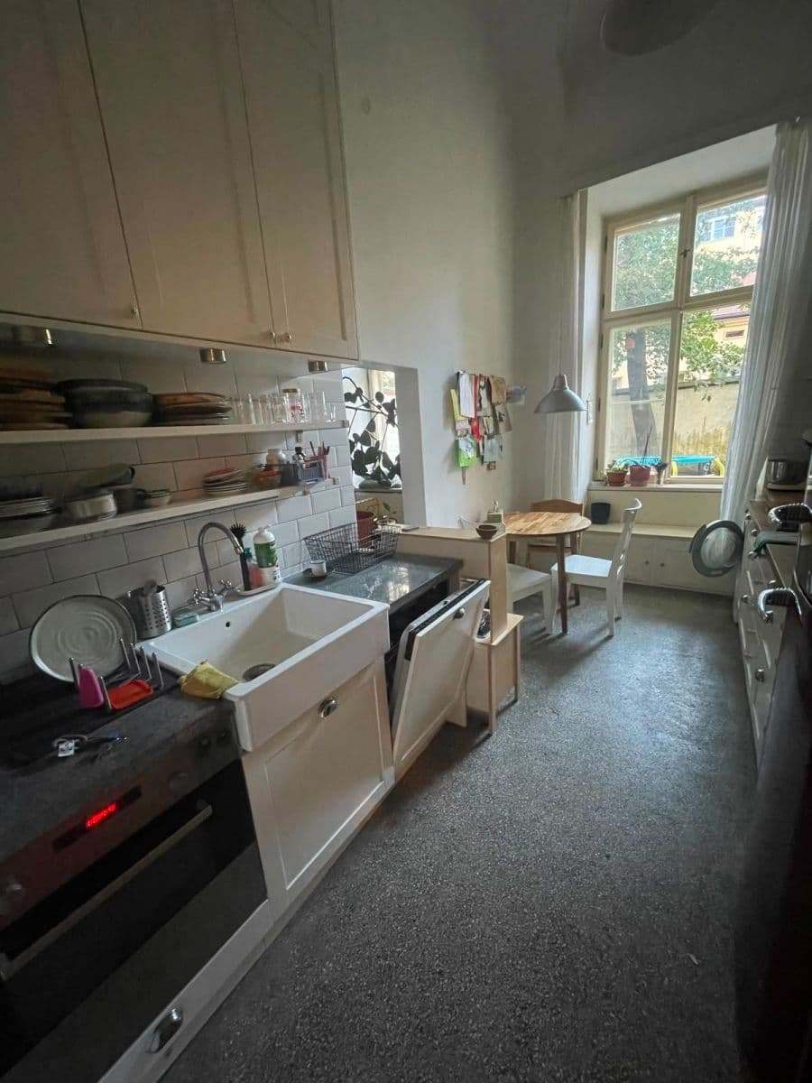 Prenájom bytu 3-izbový 78 m², Viktora Huga, Praha, Praha Prenájom bytu 3-izbový 78 m², Viktora Huga, Praha, Praha