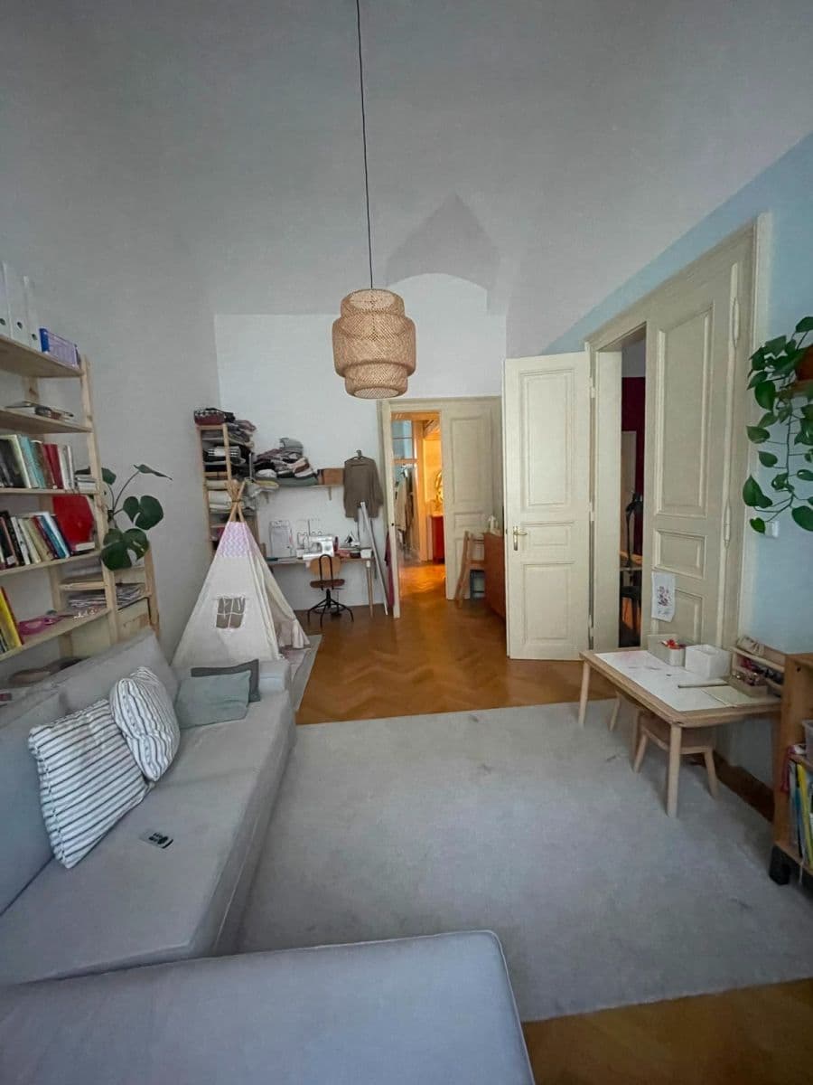 Prenájom bytu 3-izbový 78 m², Viktora Huga, Praha, Praha Prenájom bytu 3-izbový 78 m², Viktora Huga, Praha, Praha