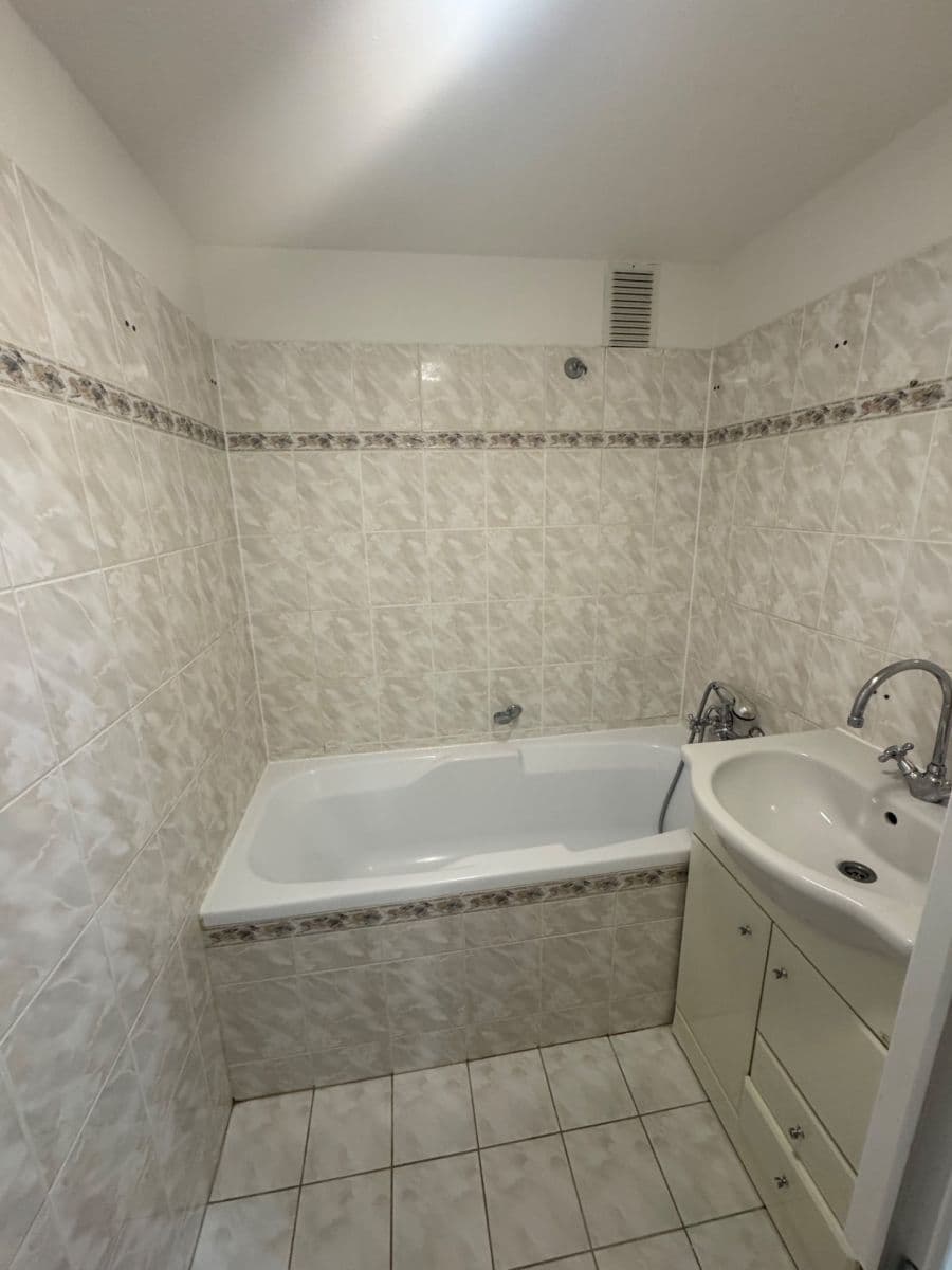 Prenájom bytu 3-izbový 75 m², Řezáčova, Brno, Jihomoravský kraj Prenájom bytu 3-izbový 75 m², Řezáčova, Brno, Jihomoravský kraj
