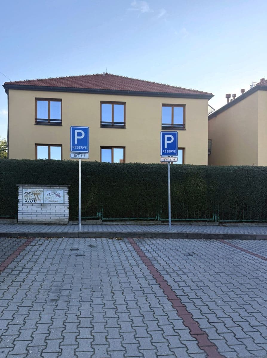 Prenájom bytu 2-izbový 54 m², Školní, Průhonice, Středočeský kraj Prenájom bytu 2-izbový 54 m², Školní, Průhonice, Středočeský kraj