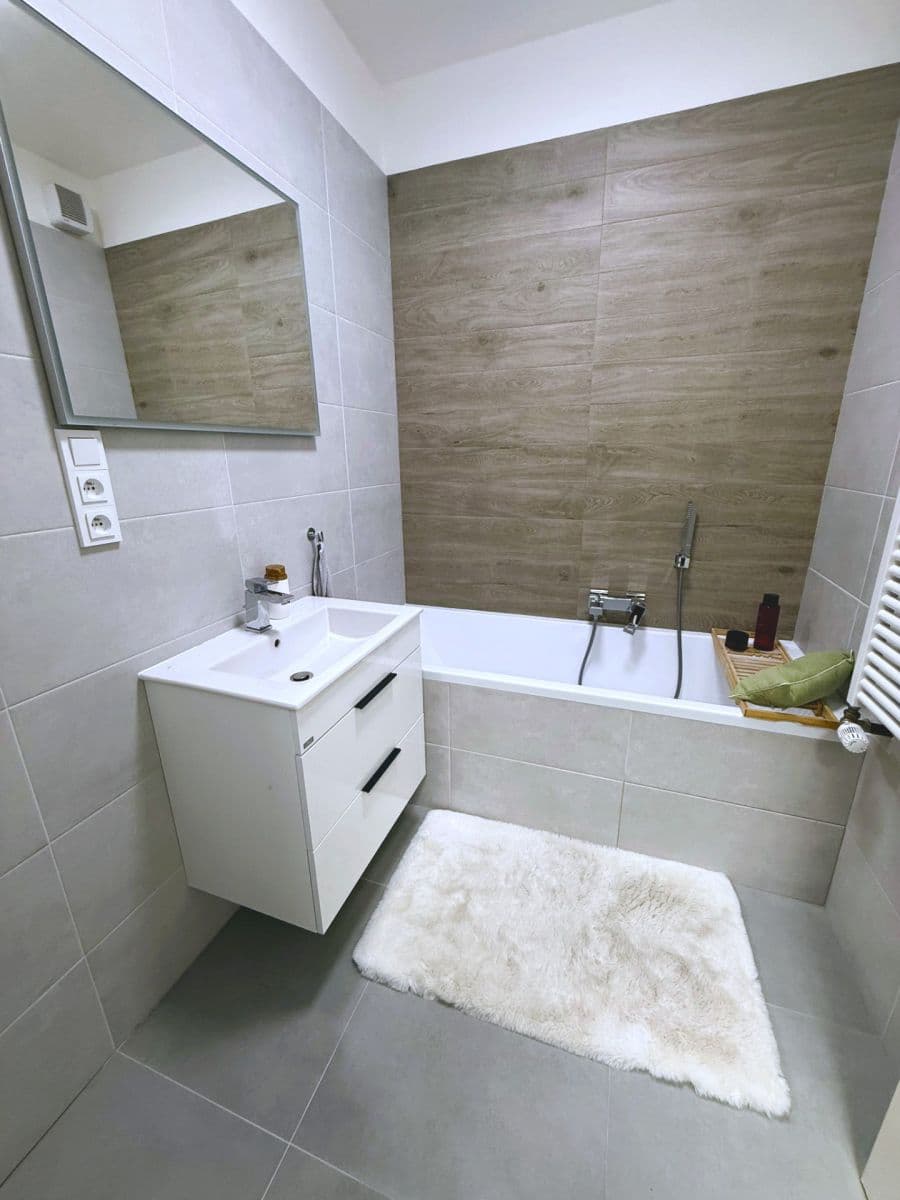 Prenájom bytu 2-izbový 54 m², Školní, Průhonice, Středočeský kraj Prenájom bytu 2-izbový 54 m², Školní, Průhonice, Středočeský kraj