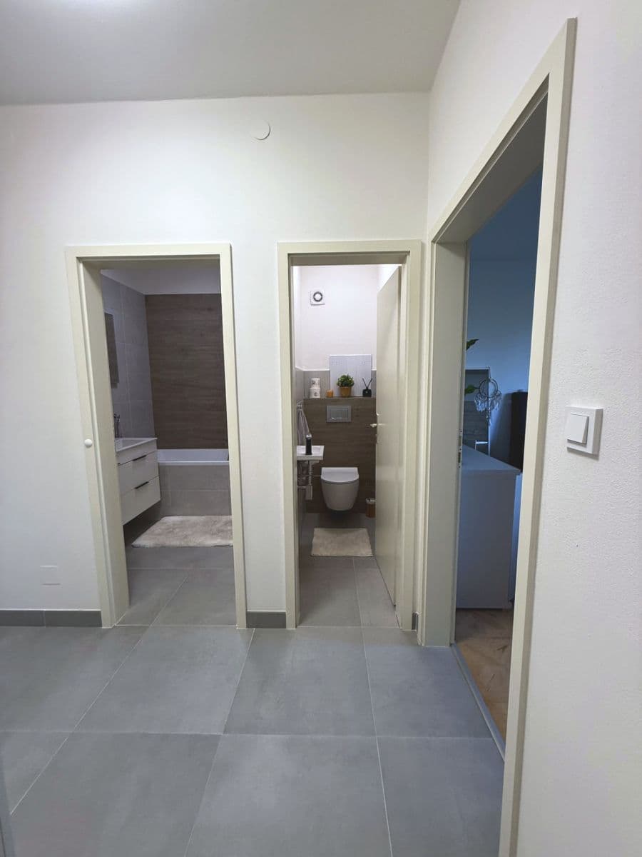 Prenájom bytu 2-izbový 54 m², Školní, Průhonice, Středočeský kraj Prenájom bytu 2-izbový 54 m², Školní, Průhonice, Středočeský kraj