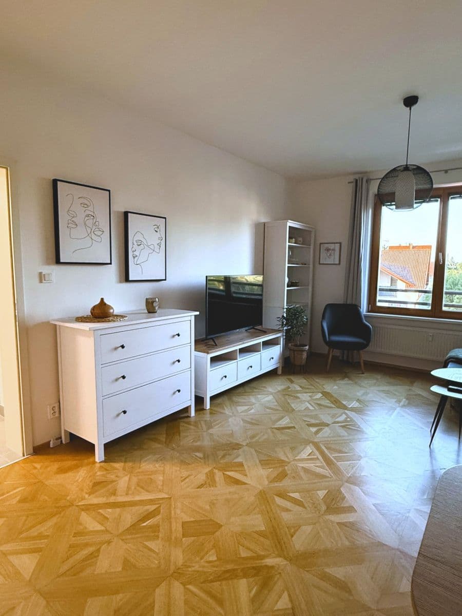 Prenájom bytu 2-izbový 54 m², Školní, Průhonice, Středočeský kraj Prenájom bytu 2-izbový 54 m², Školní, Průhonice, Středočeský kraj