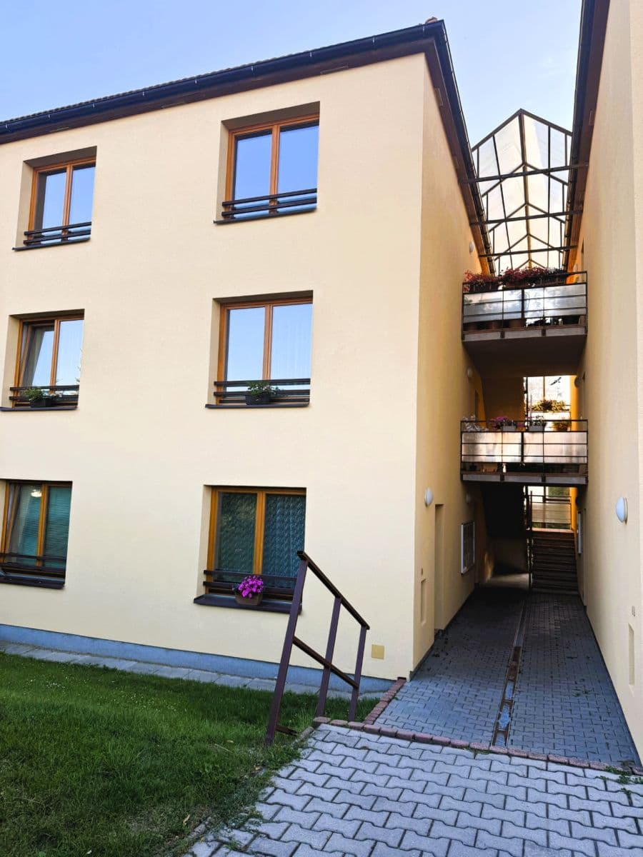 Prenájom bytu 2-izbový 54 m², Školní, Průhonice, Středočeský kraj Prenájom bytu 2-izbový 54 m², Školní, Průhonice, Středočeský kraj