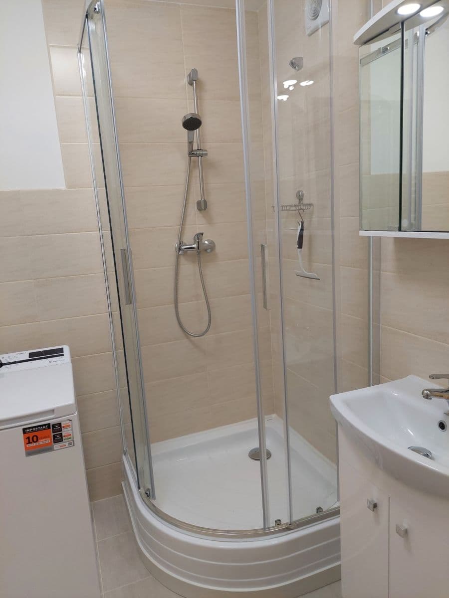 Prenájom bytu 3-izbový 77 m², Kryštofova, Praha, Praha Prenájom bytu 3-izbový 77 m², Kryštofova, Praha, Praha