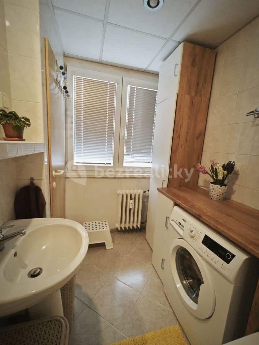 Prenájom bytu 3-izbový 54 m², Gagarinova, Hradec Králové, Královéhradecký kraj Prenájom bytu 3-izbový 54 m², Gagarinova, Hradec Králové, Královéhradecký kraj