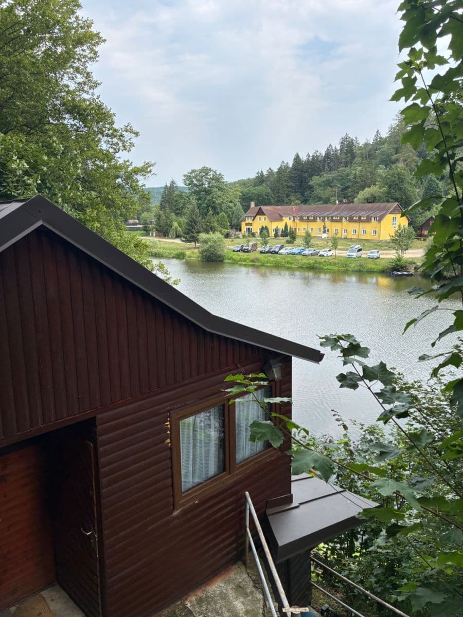 Predaj rekreačného objektu 40 m², pozemok 40 m², Velká Buková, Středočeský kraj Predaj rekreačného objektu 40 m², pozemok 40 m², Velká Buková, Středočeský kraj