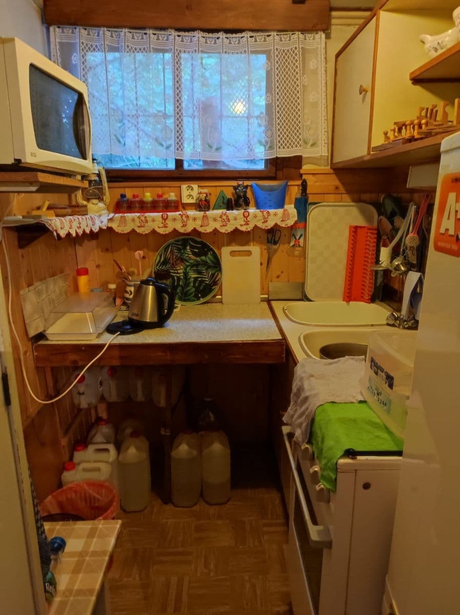 Predaj rekreačného objektu 40 m², pozemok 40 m², Velká Buková, Středočeský kraj Predaj rekreačného objektu 40 m², pozemok 40 m², Velká Buková, Středočeský kraj