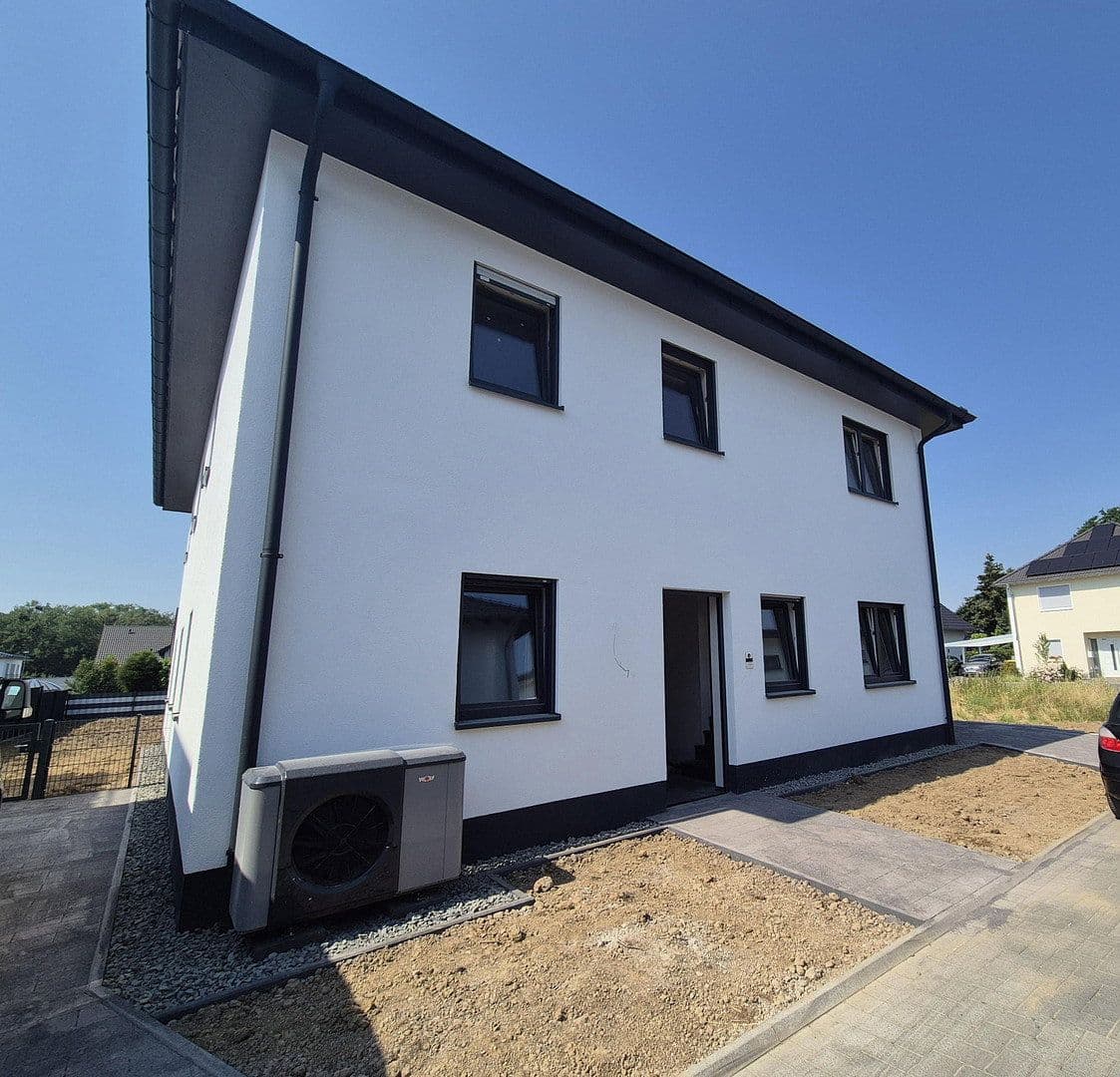 Prenájom bytu 4-izbový 110 m², Euskirchen, Severné Porýnie - Westfálsko Prenájom bytu 4-izbový 110 m², Euskirchen, Severné Porýnie - Westfálsko