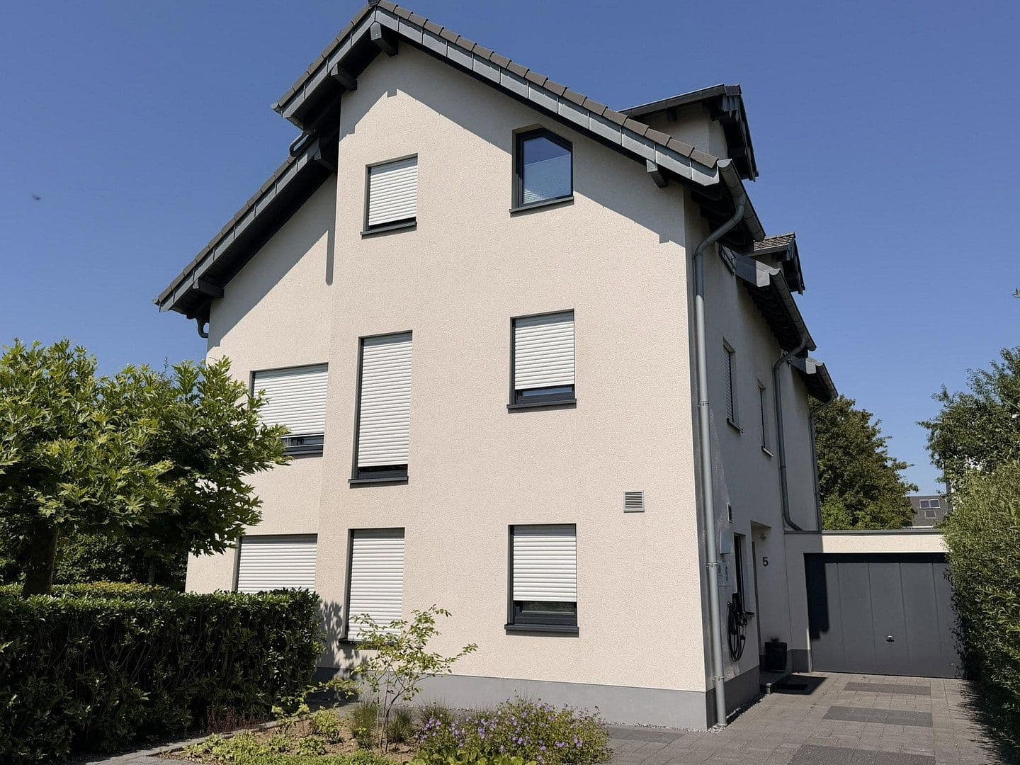 Prenájom bytu 4-izbový 162 m², Am Gehöft 5, Grevenbroich, Severné Porýnie - Westfálsko Prenájom bytu 4-izbový 162 m², Am Gehöft 5, Grevenbroich, Severné Porýnie - Westfálsko