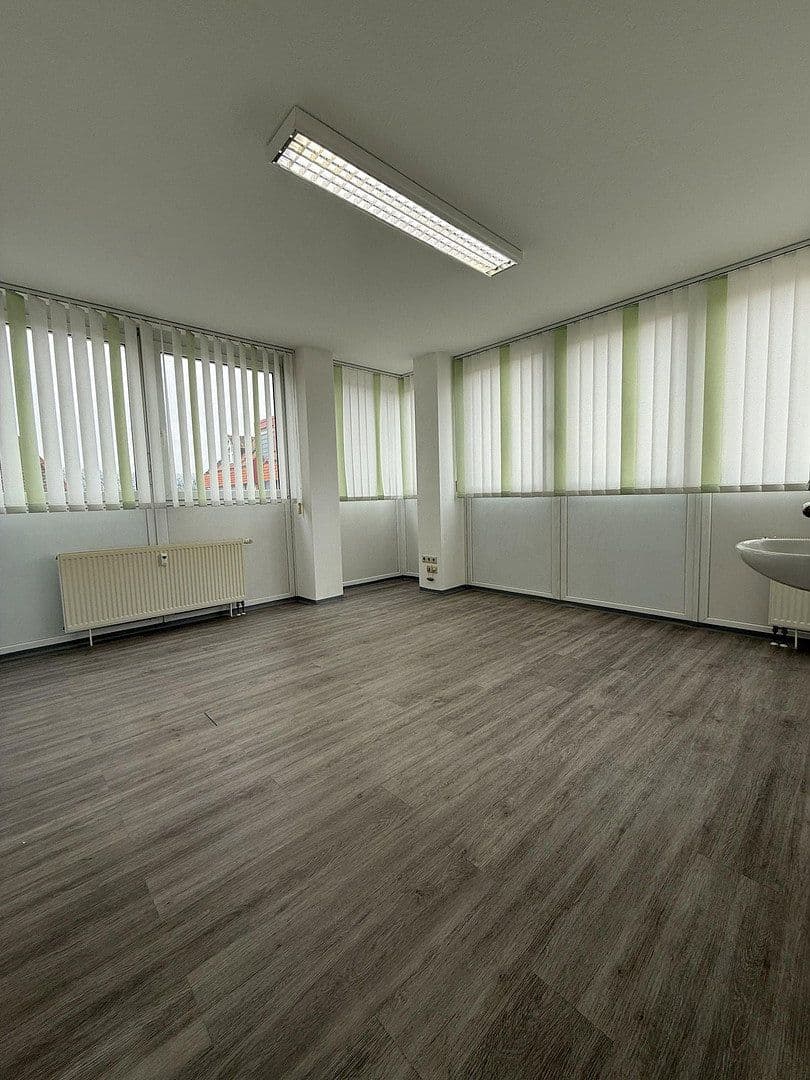 Predaj kancelárie 114 m², Hauptstraße 24, St. Georgen im Schwarzwald, Bádensko-Wurttembersko Predaj kancelárie 114 m², Hauptstraße 24, St. Georgen im Schwarzwald, Bádensko-Wurttembersko