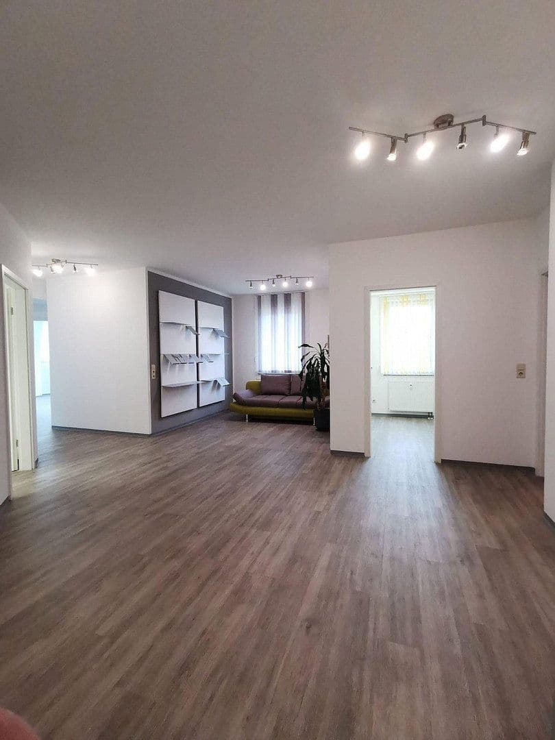 Predaj kancelárie 114 m², Hauptstraße 24, St. Georgen im Schwarzwald, Bádensko-Wurttembersko Predaj kancelárie 114 m², Hauptstraße 24, St. Georgen im Schwarzwald, Bádensko-Wurttembersko