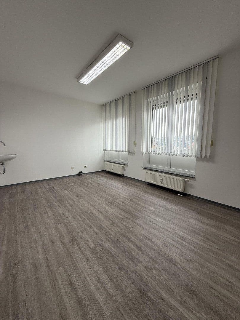 Predaj kancelárie 114 m², Hauptstraße 24, St. Georgen im Schwarzwald, Bádensko-Wurttembersko Predaj kancelárie 114 m², Hauptstraße 24, St. Georgen im Schwarzwald, Bádensko-Wurttembersko