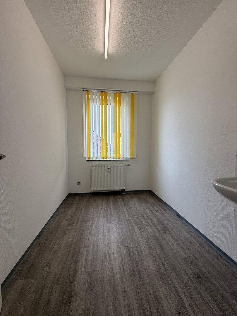 Predaj kancelárie 114 m², Hauptstraße 24, St. Georgen im Schwarzwald, Bádensko-Wurttembersko Predaj kancelárie 114 m², Hauptstraße 24, St. Georgen im Schwarzwald, Bádensko-Wurttembersko