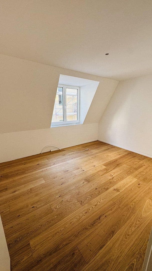 Prenájom bytu 4-izbový 121 m², Schwanthalerstr. 142, München, Bavorsko Prenájom bytu 4-izbový 121 m², Schwanthalerstr. 142, München, Bavorsko