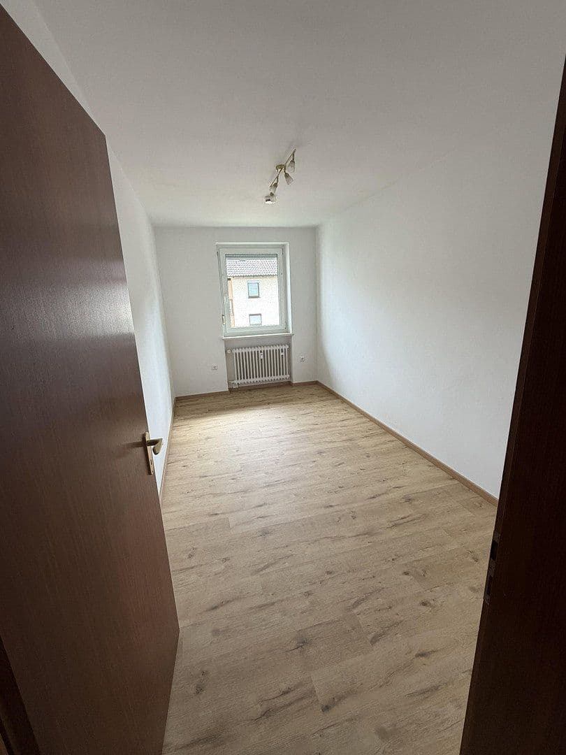 Prenájom bytu 3-izbový 80 m², Stegerwaldstr. 4, Burghausen, Bavorsko Prenájom bytu 3-izbový 80 m², Stegerwaldstr. 4, Burghausen, Bavorsko