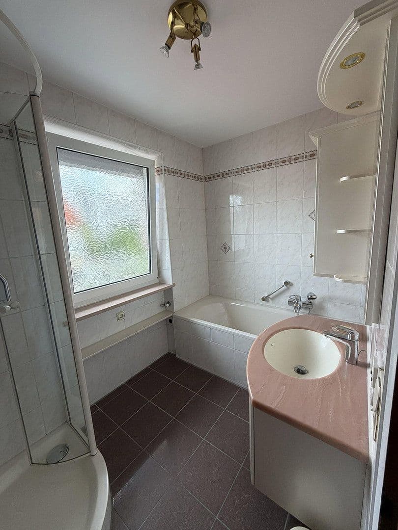 Prenájom bytu 3-izbový 80 m², Stegerwaldstr. 4, Burghausen, Bavorsko Prenájom bytu 3-izbový 80 m², Stegerwaldstr. 4, Burghausen, Bavorsko