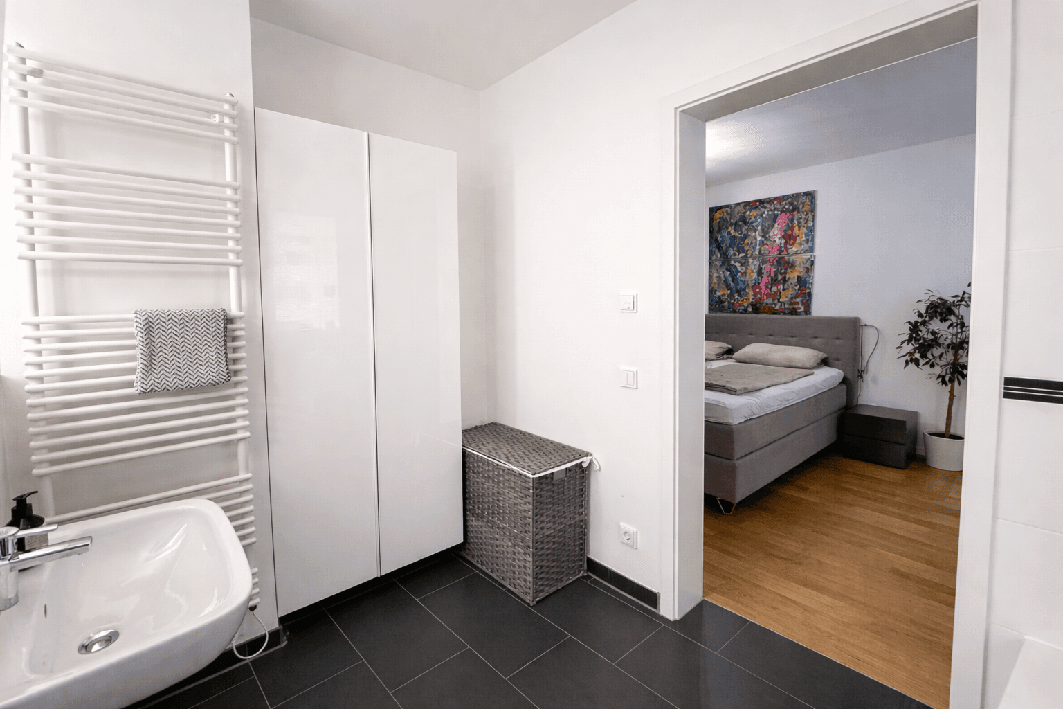 Prenájom bytu 4-izbový 98 m², Welfenstraße 68, München, Bavorsko Prenájom bytu 4-izbový 98 m², Welfenstraße 68, München, Bavorsko