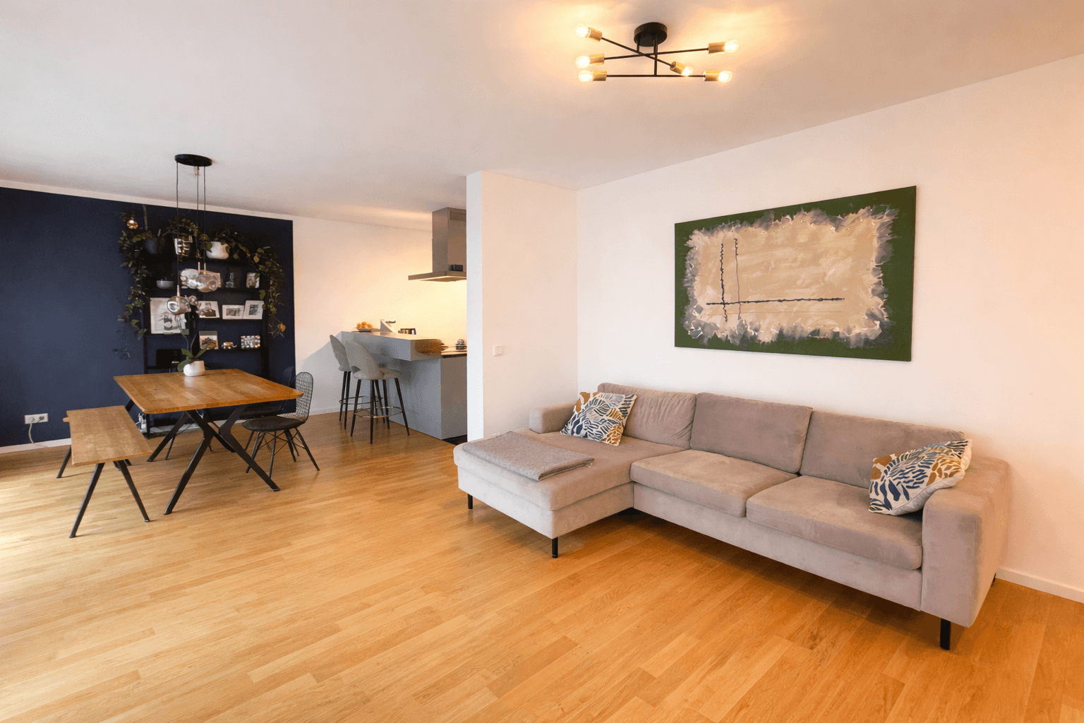 Prenájom bytu 4-izbový 98 m², Welfenstraße 68, München, Bavorsko Prenájom bytu 4-izbový 98 m², Welfenstraße 68, München, Bavorsko