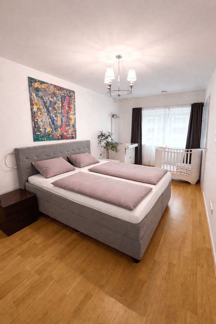 Prenájom bytu 4-izbový 98 m², Welfenstraße 68, München, Bavorsko Prenájom bytu 4-izbový 98 m², Welfenstraße 68, München, Bavorsko