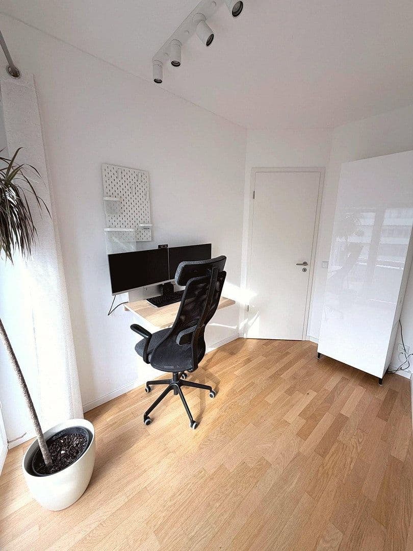 Prenájom bytu 4-izbový 98 m², Welfenstraße 68, München, Bavorsko Prenájom bytu 4-izbový 98 m², Welfenstraße 68, München, Bavorsko