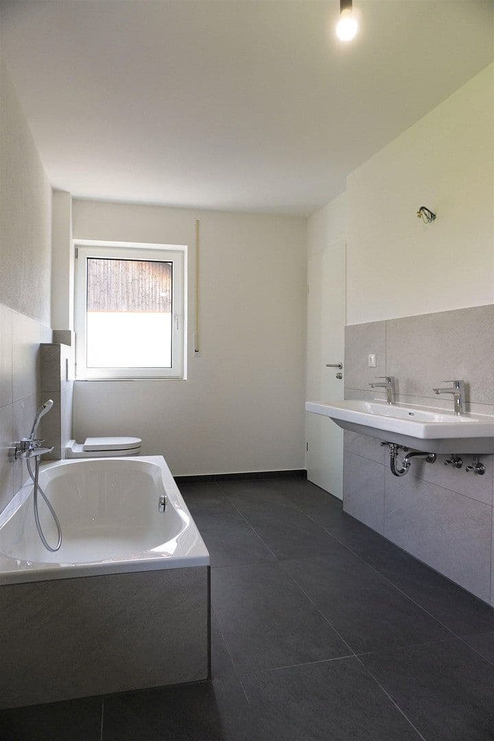 Prenájom domu 154 m², pozemok 306 m², Ampfing, Bavorsko Prenájom domu 154 m², pozemok 306 m², Ampfing, Bavorsko