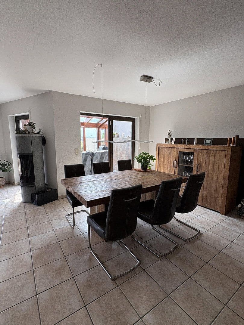Predaj domu 160 m², pozemok 391 m², Neuwied, Porýnie-Falcko Predaj domu 160 m², pozemok 391 m², Neuwied, Porýnie-Falcko