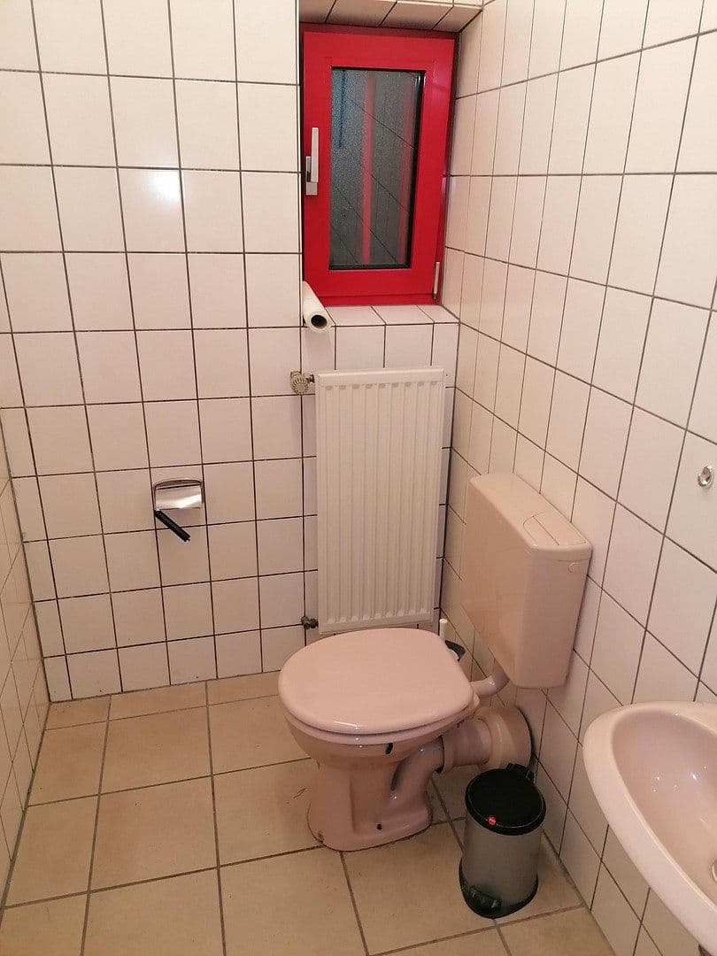 Prenájom nebytového priestoru 350 m², Ludweilerstraße 18+20, Großrosseln, Sársko Prenájom nebytového priestoru 350 m², Ludweilerstraße 18+20, Großrosseln, Sársko