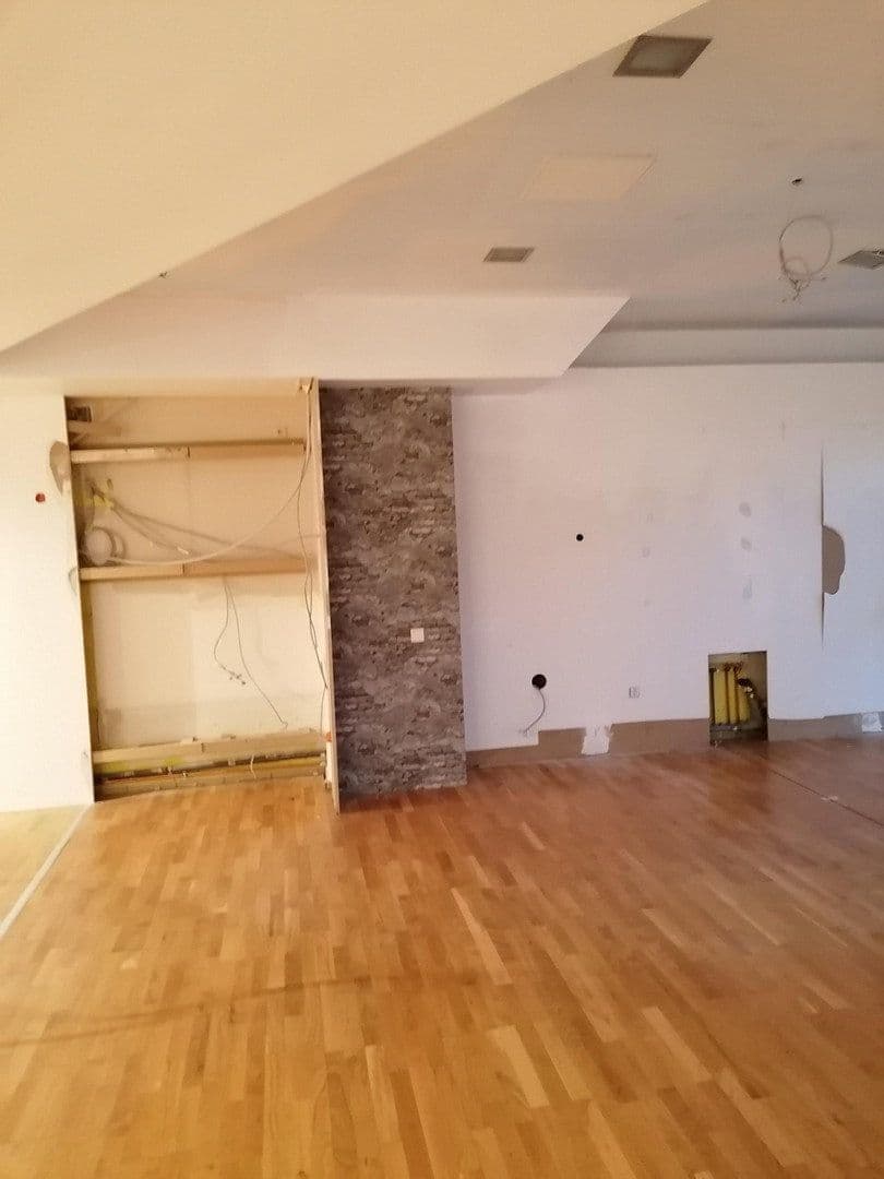 Prenájom nebytového priestoru 350 m², Ludweilerstraße 18+20, Großrosseln, Sársko Prenájom nebytového priestoru 350 m², Ludweilerstraße 18+20, Großrosseln, Sársko