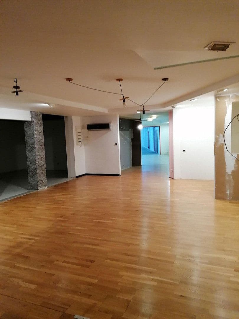 Prenájom nebytového priestoru 350 m², Ludweilerstraße 18+20, Großrosseln, Sársko Prenájom nebytového priestoru 350 m², Ludweilerstraße 18+20, Großrosseln, Sársko