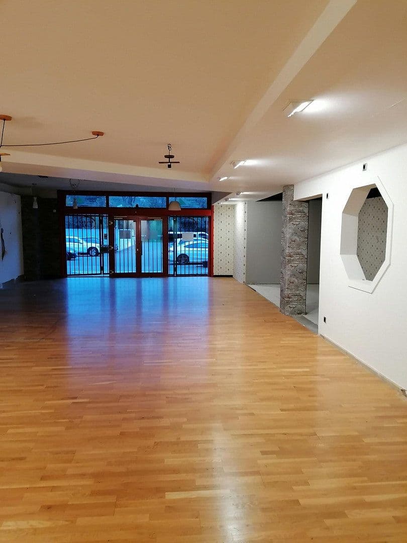 Prenájom nebytového priestoru 350 m², Ludweilerstraße 18+20, Großrosseln, Sársko Prenájom nebytového priestoru 350 m², Ludweilerstraße 18+20, Großrosseln, Sársko