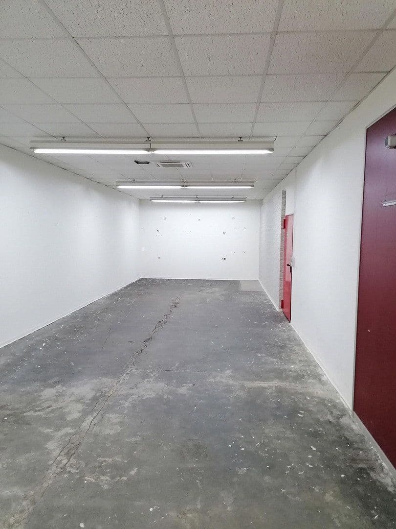 Prenájom nebytového priestoru 350 m², Ludweilerstraße 18+20, Großrosseln, Sársko Prenájom nebytového priestoru 350 m², Ludweilerstraße 18+20, Großrosseln, Sársko