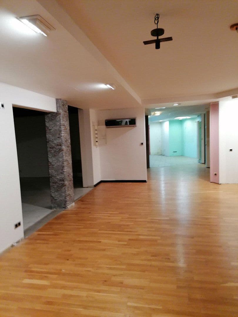 Prenájom nebytového priestoru 350 m², Ludweilerstraße 18+20, Großrosseln, Sársko Prenájom nebytového priestoru 350 m², Ludweilerstraße 18+20, Großrosseln, Sársko