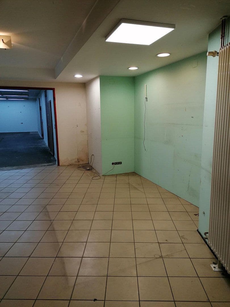 Prenájom nebytového priestoru 350 m², Ludweilerstraße 18+20, Großrosseln, Sársko Prenájom nebytového priestoru 350 m², Ludweilerstraße 18+20, Großrosseln, Sársko