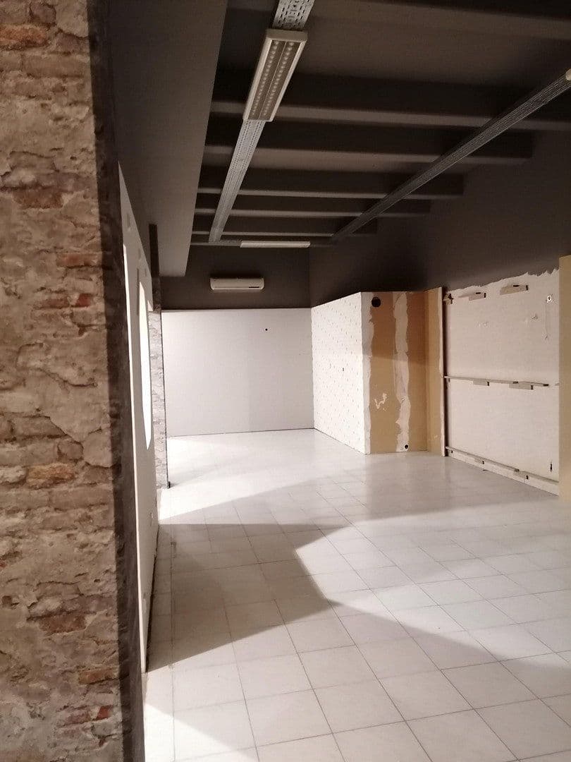 Prenájom nebytového priestoru 350 m², Ludweilerstraße 18+20, Großrosseln, Sársko Prenájom nebytového priestoru 350 m², Ludweilerstraße 18+20, Großrosseln, Sársko