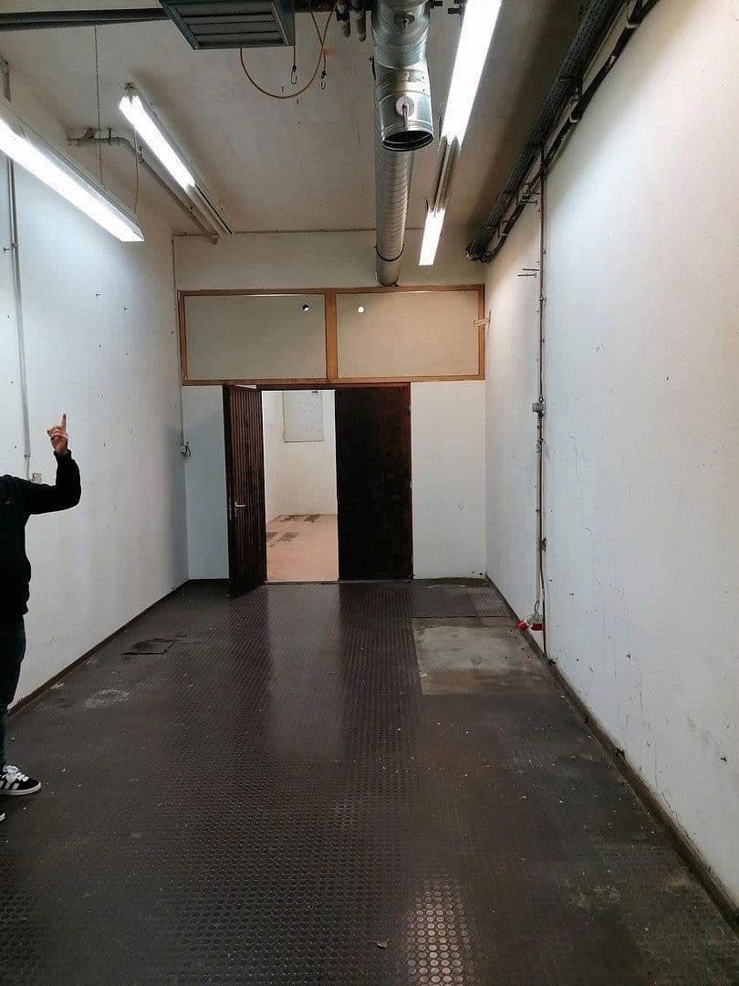 Prenájom nebytového priestoru 350 m², Ludweilerstraße 18+20, Großrosseln, Sársko Prenájom nebytového priestoru 350 m², Ludweilerstraße 18+20, Großrosseln, Sársko