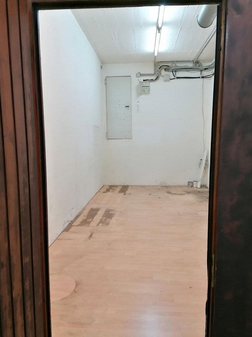 Prenájom nebytového priestoru 350 m², Ludweilerstraße 18+20, Großrosseln, Sársko Prenájom nebytového priestoru 350 m², Ludweilerstraße 18+20, Großrosseln, Sársko