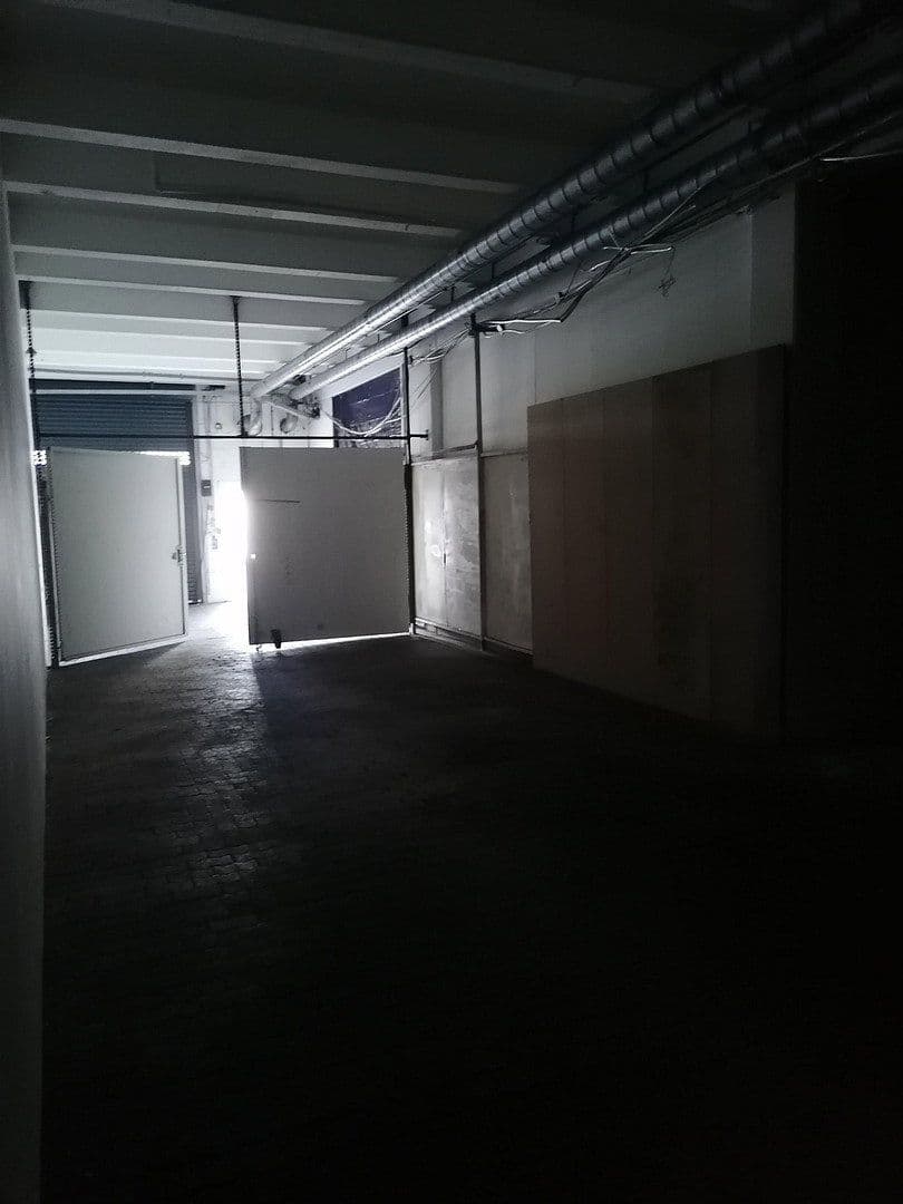 Prenájom nebytového priestoru 245 m², Großrosseln, Sársko Prenájom nebytového priestoru 245 m², Großrosseln, Sársko