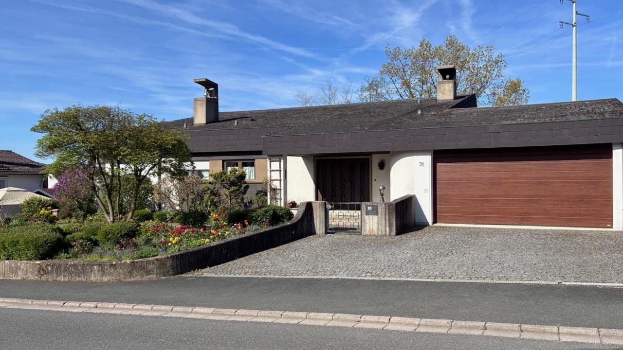 Predaj domu 298 m², pozemok 1.157 m², Zapfendorf, Bavorsko Predaj domu 298 m², pozemok 1.157 m², Zapfendorf, Bavorsko