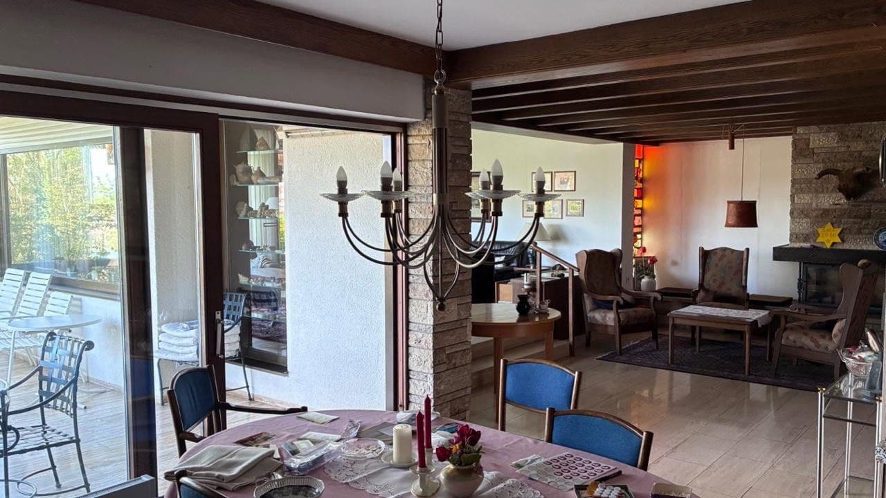 Predaj domu 298 m², pozemok 1.157 m², Zapfendorf, Bavorsko Predaj domu 298 m², pozemok 1.157 m², Zapfendorf, Bavorsko