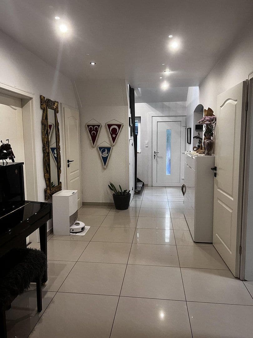 Predaj domu 220 m², pozemok 560 m², Dorfstraße 119, Tangstedt, Šlezvicko-Holštajnsko Predaj domu 220 m², pozemok 560 m², Dorfstraße 119, Tangstedt, Šlezvicko-Holštajnsko