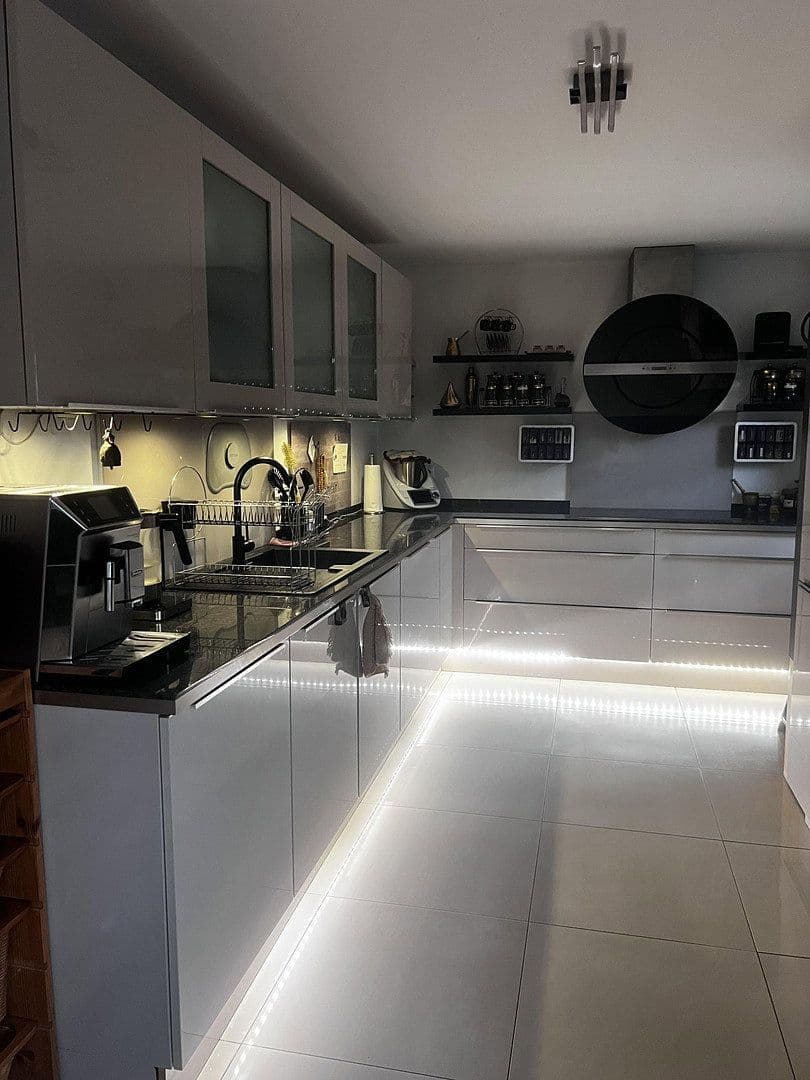 Predaj domu 220 m², pozemok 560 m², Dorfstraße 119, Tangstedt, Šlezvicko-Holštajnsko Predaj domu 220 m², pozemok 560 m², Dorfstraße 119, Tangstedt, Šlezvicko-Holštajnsko