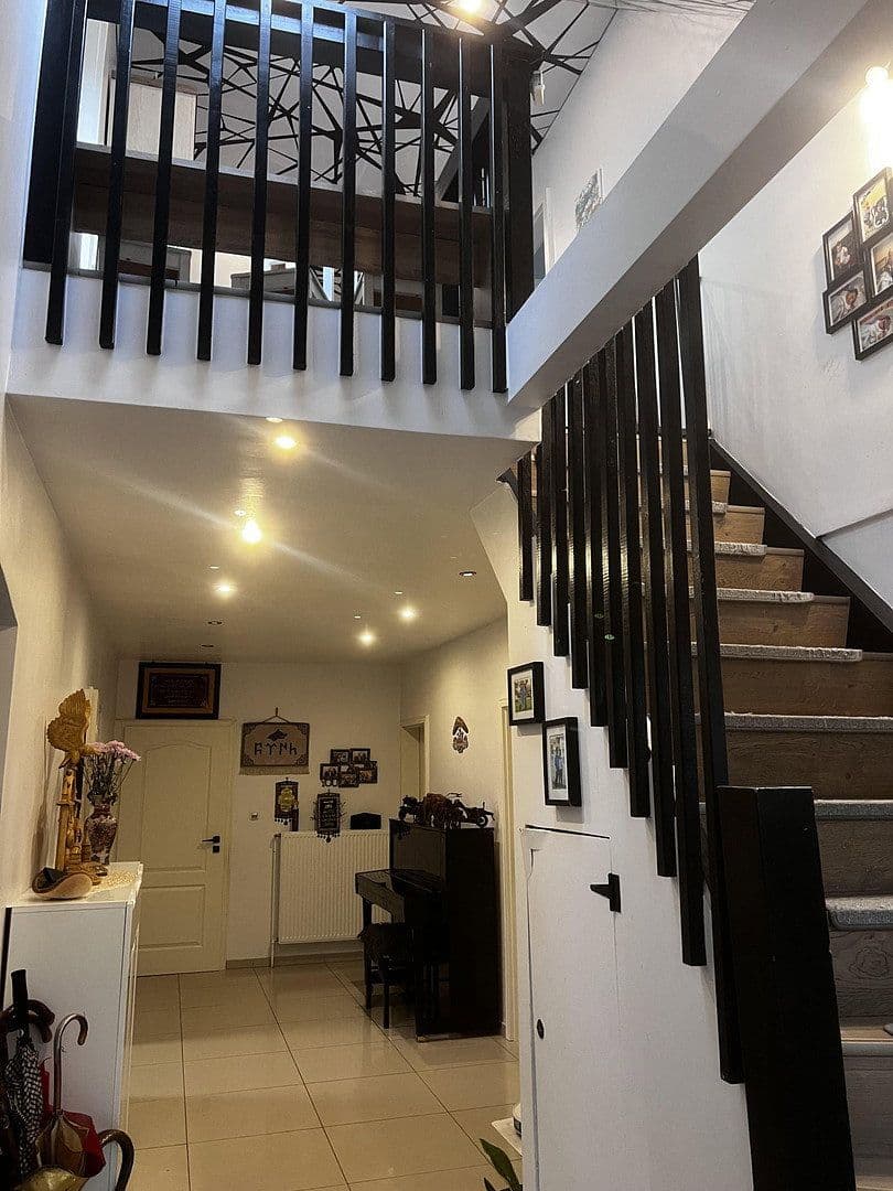 Predaj domu 220 m², pozemok 560 m², Dorfstraße 119, Tangstedt, Šlezvicko-Holštajnsko Predaj domu 220 m², pozemok 560 m², Dorfstraße 119, Tangstedt, Šlezvicko-Holštajnsko