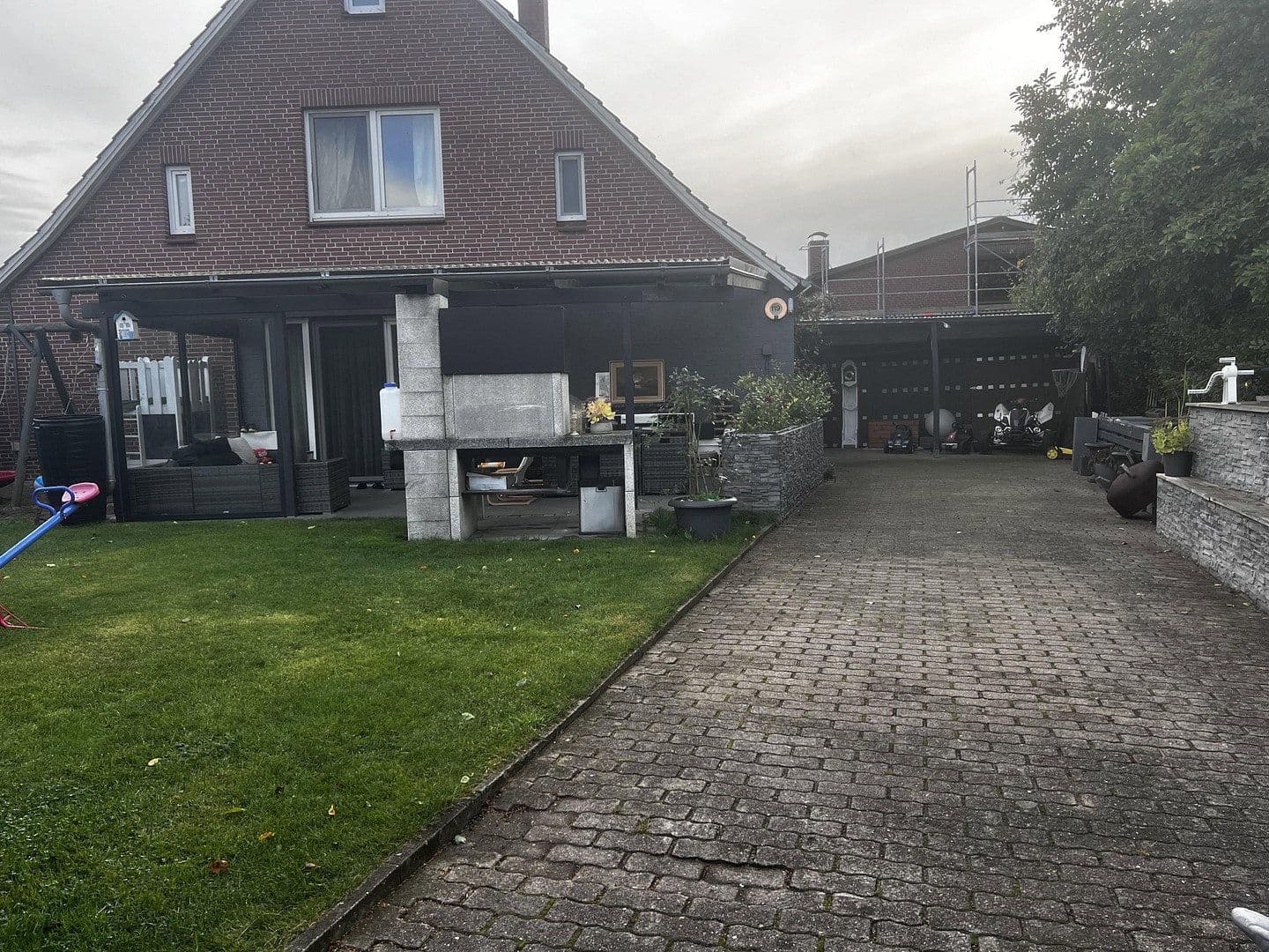 Predaj domu 220 m², pozemok 560 m², Dorfstraße 119, Tangstedt, Šlezvicko-Holštajnsko Predaj domu 220 m², pozemok 560 m², Dorfstraße 119, Tangstedt, Šlezvicko-Holštajnsko
