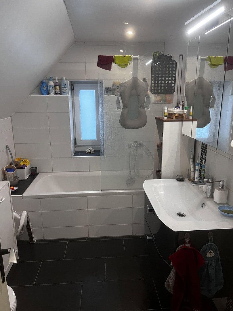 Predaj domu 220 m², pozemok 560 m², Dorfstraße 119, Tangstedt, Šlezvicko-Holštajnsko Predaj domu 220 m², pozemok 560 m², Dorfstraße 119, Tangstedt, Šlezvicko-Holštajnsko