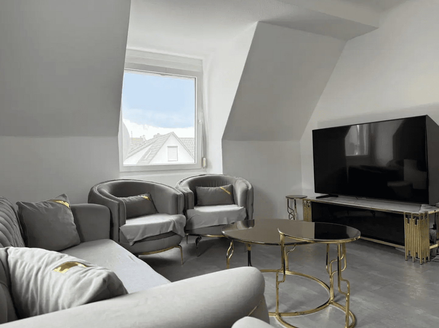 Prenájom bytu 3-izbový 66 m², Halbergstr. 18, Esslingen am Neckar, Bádensko-Wurttembersko Prenájom bytu 3-izbový 66 m², Halbergstr. 18, Esslingen am Neckar, Bádensko-Wurttembersko
