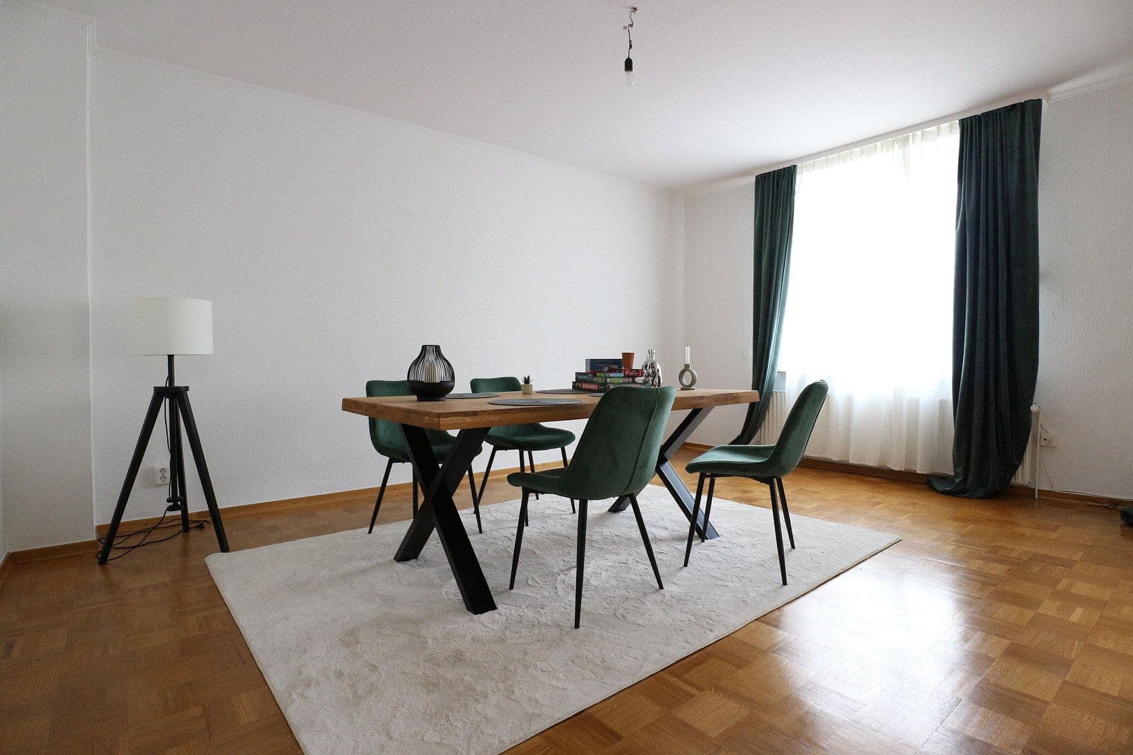 Prenájom bytu 4-izbový 100 m², Hildesheim, Dolné Sasko Prenájom bytu 4-izbový 100 m², Hildesheim, Dolné Sasko