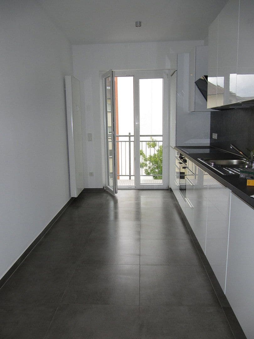 Prenájom bytu 3-izbový 75 m², Schwarzwaldstr. 4, Mannheim OT Lindenhof, Bádensko-Wurttembersko Prenájom bytu 3-izbový 75 m², Schwarzwaldstr. 4, Mannheim OT Lindenhof, Bádensko-Wurttembersko