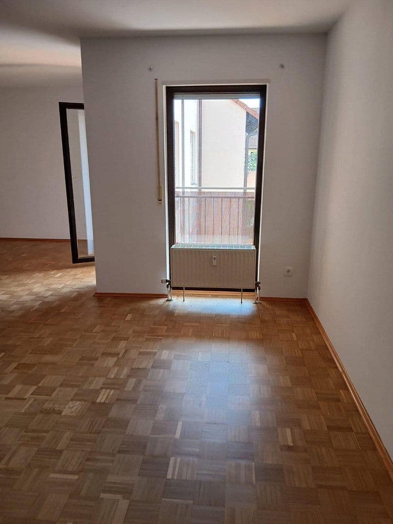 Prenájom bytu 3-izbový 87 m², Schmitzstr. 5, Mannheim, Bádensko-Wurttembersko Prenájom bytu 3-izbový 87 m², Schmitzstr. 5, Mannheim, Bádensko-Wurttembersko