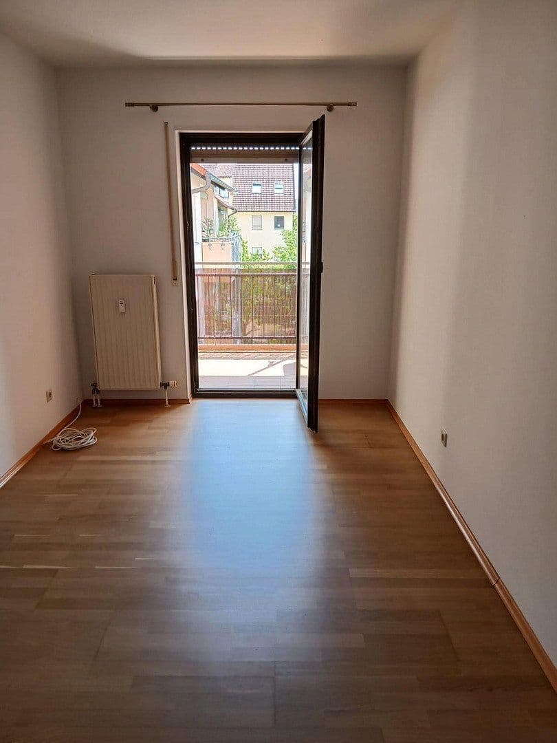 Prenájom bytu 3-izbový 87 m², Schmitzstr. 5, Mannheim, Bádensko-Wurttembersko Prenájom bytu 3-izbový 87 m², Schmitzstr. 5, Mannheim, Bádensko-Wurttembersko